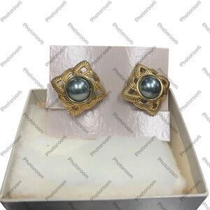 Avon Parisian Impressions Cabochon Gold and Grey Pearlesque Clip Earrings NIB